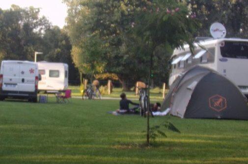 Camping Au Fil de l'Eau Périgueux