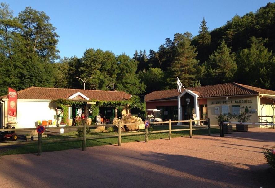 Camping le Val de La Marquise at Campagne in the dordogne